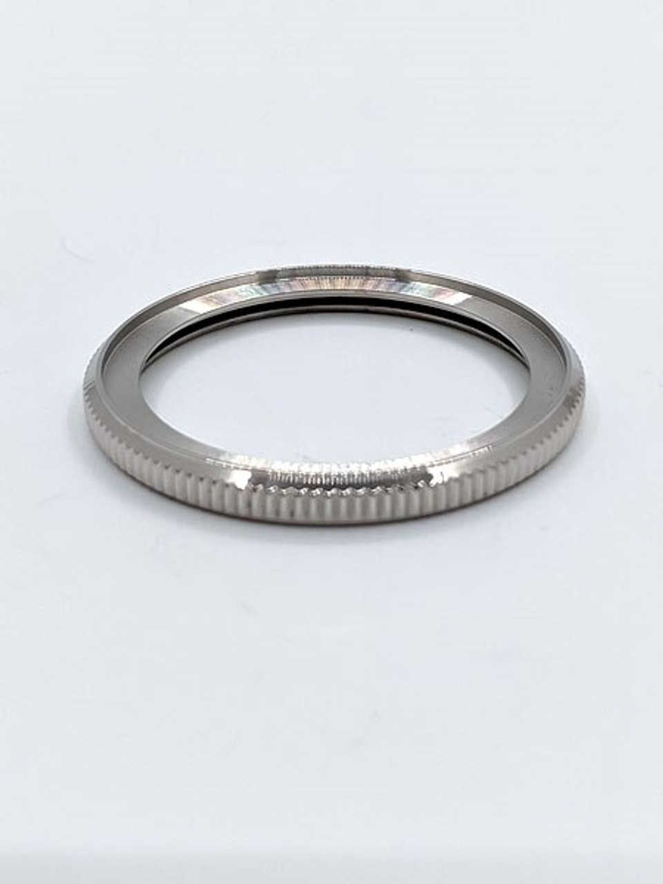 Can the original bezel insert from ISL-05 be carefully removed and used in this bezel without any gap?