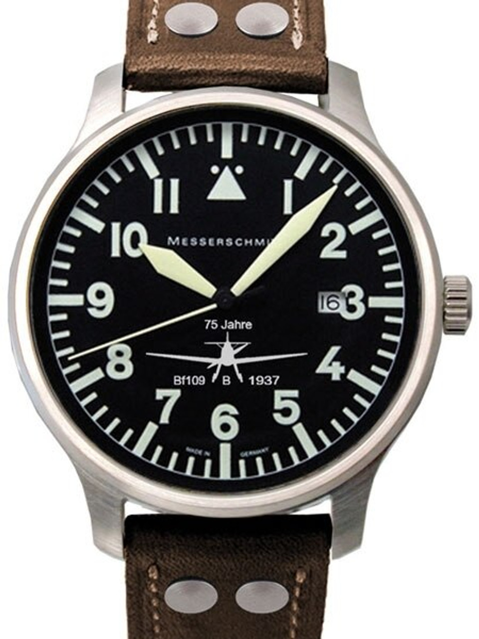 Interested in Messerschmitt ME-42BF-109. Does it come with the circular case (looks like a can) but nice?